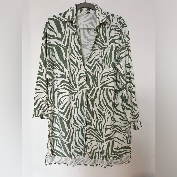 4th & Reckless beach oversized shirt and short in sage zebra - Picture 4 of 9